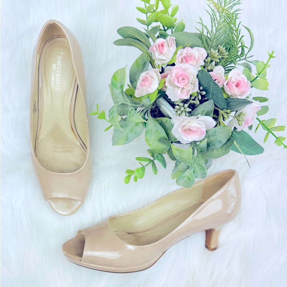 Naturalizer Women's Cream Peep-Toe Heels